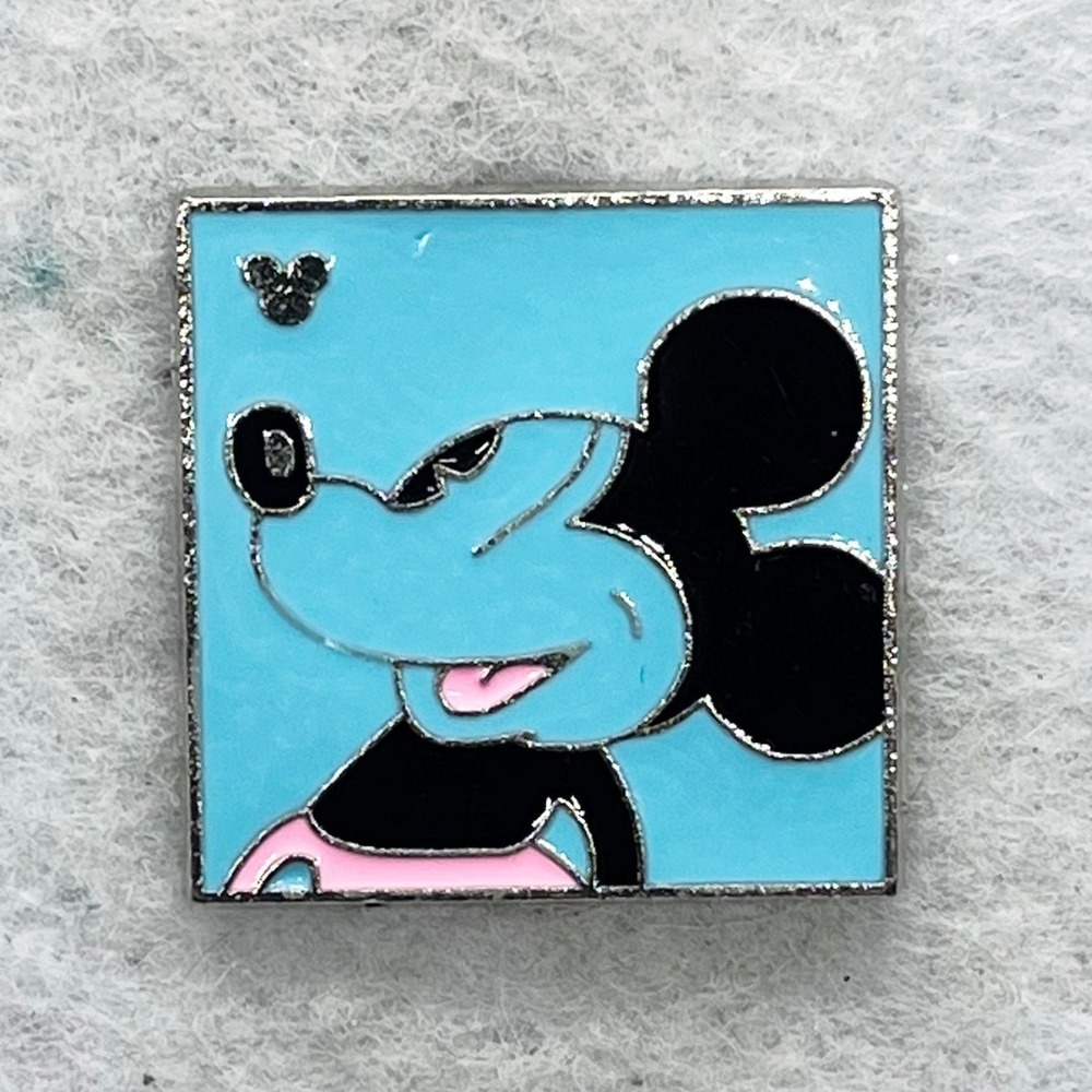 🔮 5/$25 Disney Neon Blue Mickey Pin
